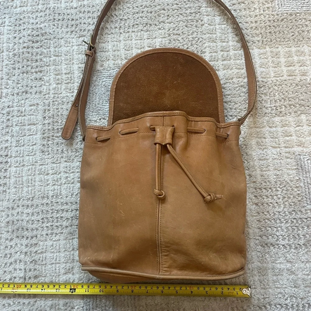 Vintage Coach Classic 529-8715 Drawstring Flap Bucket Bag Tan Leather Crossbody - Picture 8 of 13